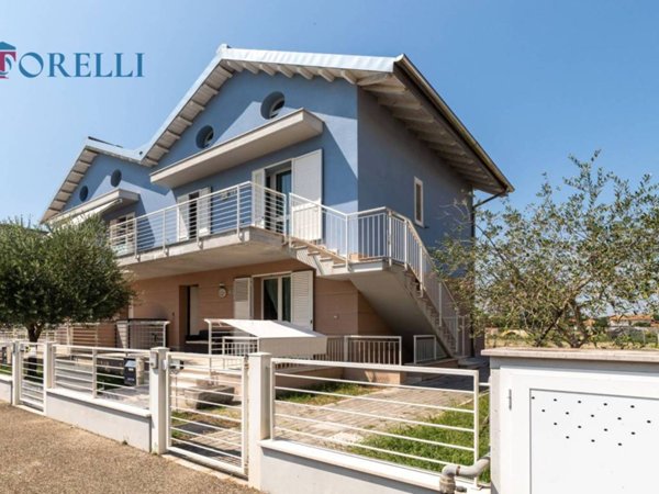 casa indipendente in vendita a Cervia in zona Pinarella