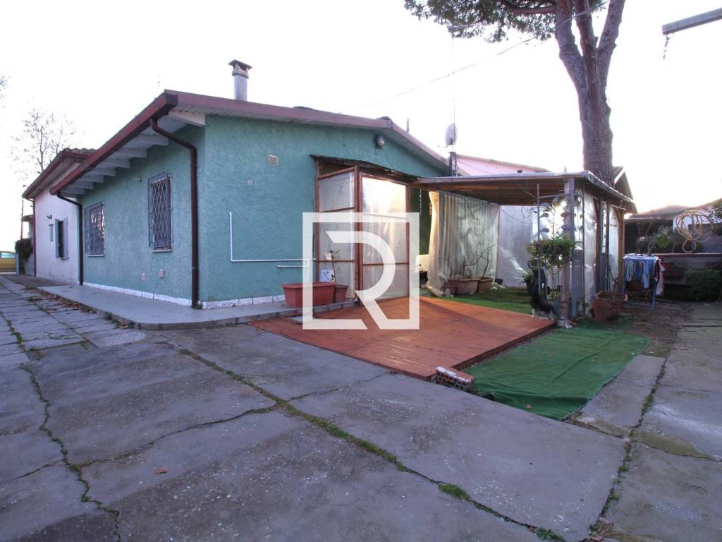 casa indipendente in vendita a Cervia in zona Montaletto