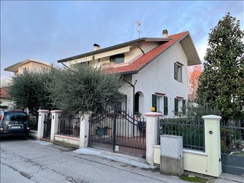 negozio in vendita a Cervia