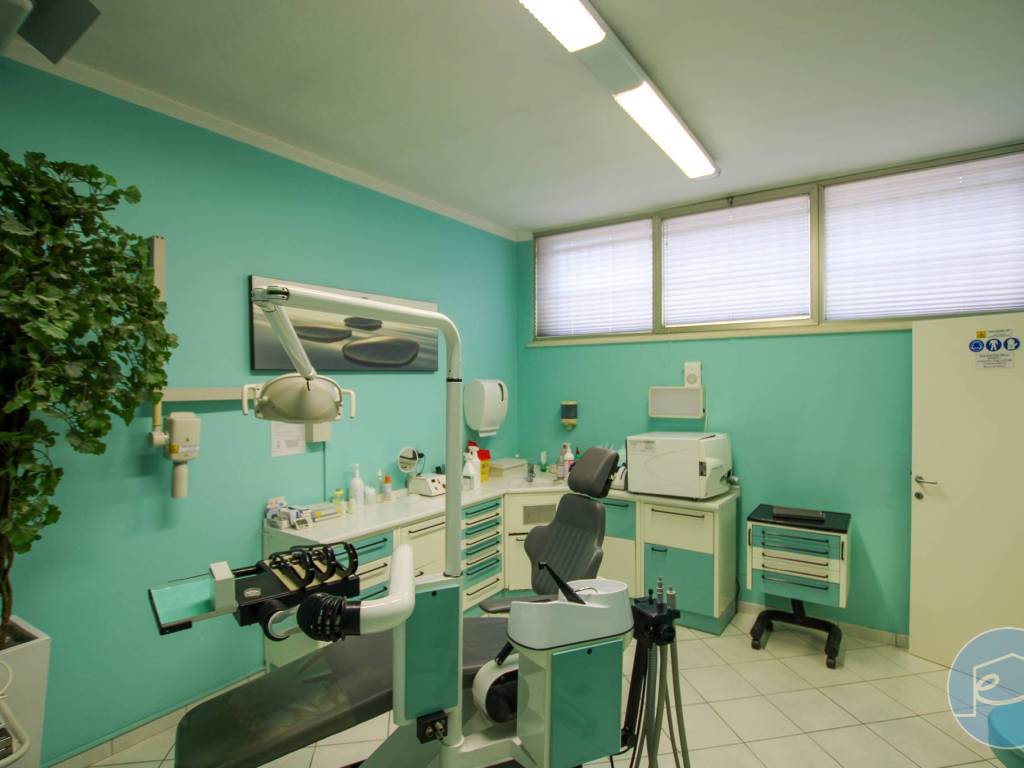 ufficio in vendita a Cervia in zona Pinarella