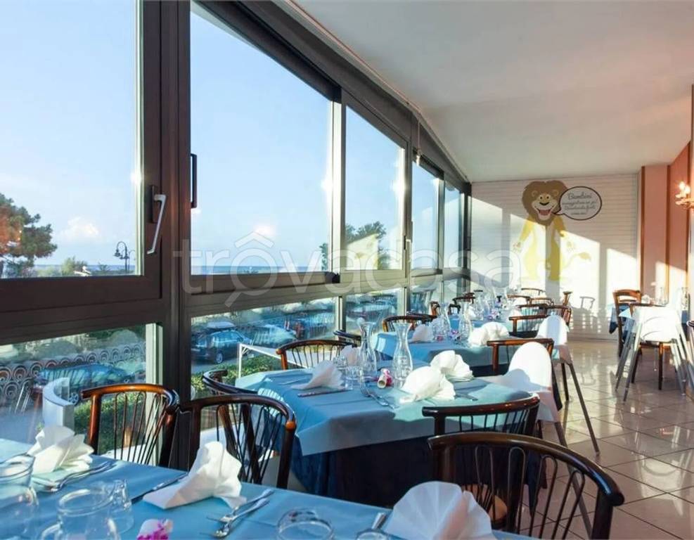 negozio in vendita a Cervia in zona Milano Marittima