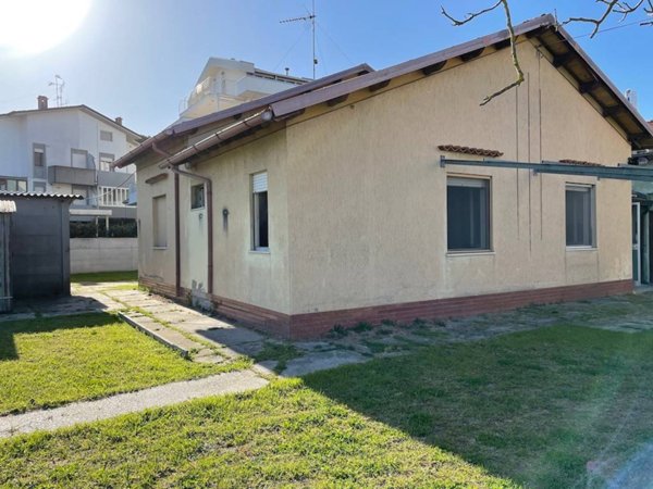 casa indipendente in vendita a Cervia