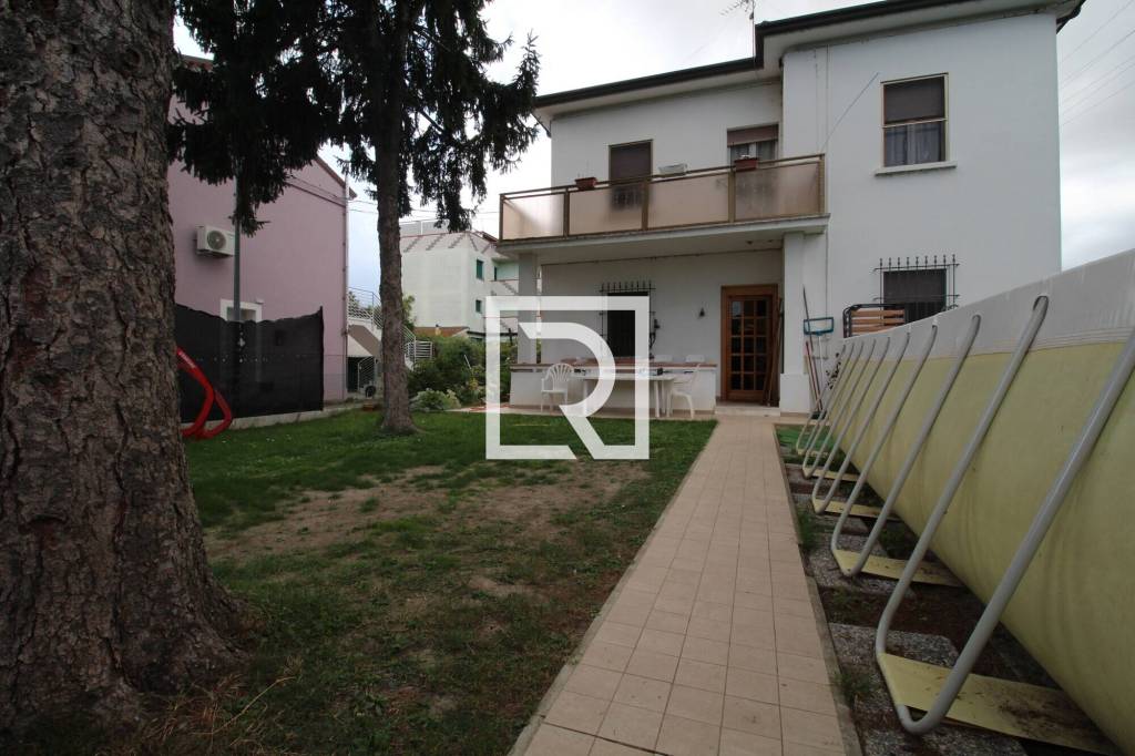 casa indipendente in vendita a Cervia in zona Castiglione di Cervia