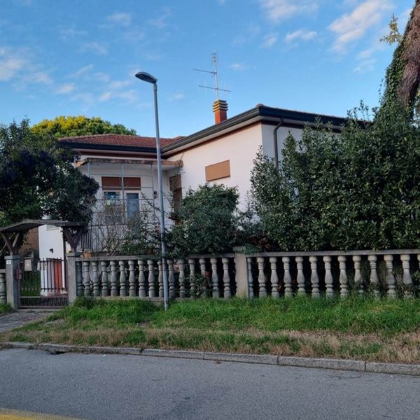 casa indipendente in vendita a Cervia