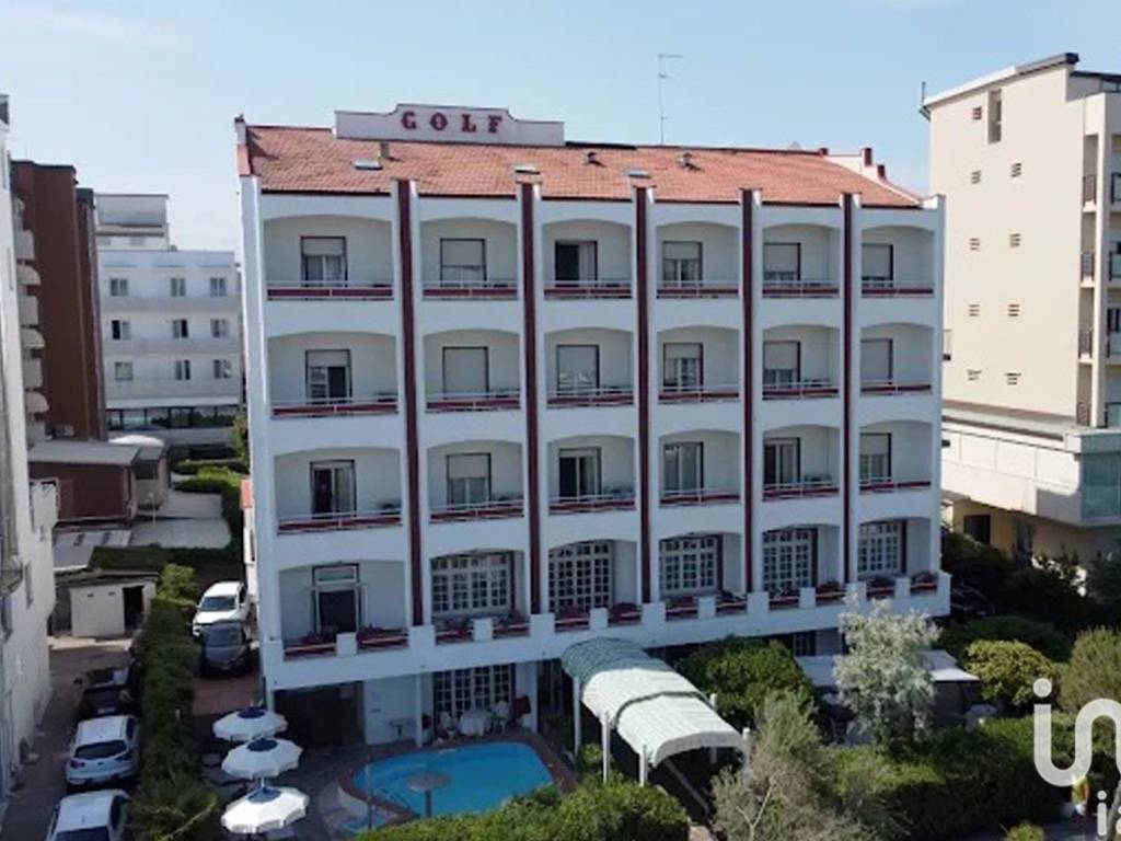 negozio in vendita a Cervia in zona Milano Marittima