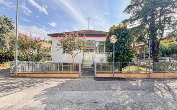 casa indipendente in vendita a Cervia