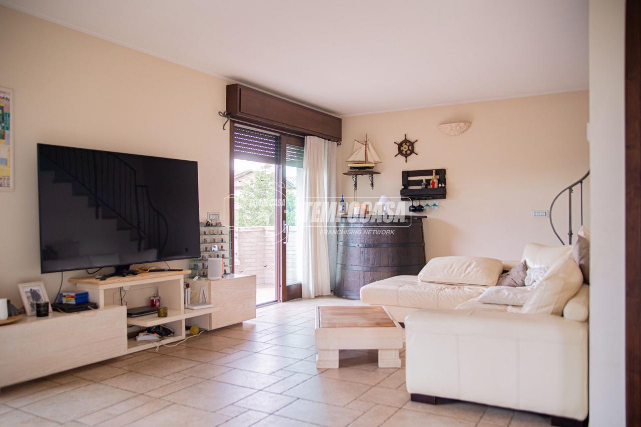casa indipendente in vendita a Cervia in zona Cannuzzo