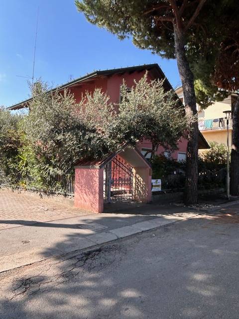 casa indipendente in vendita a Cervia in zona Pinarella