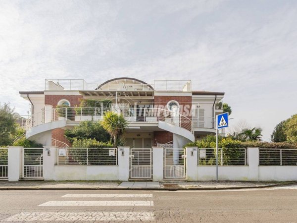 casa indipendente in vendita a Cervia in zona Pinarella