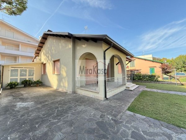 casa indipendente in vendita a Cervia