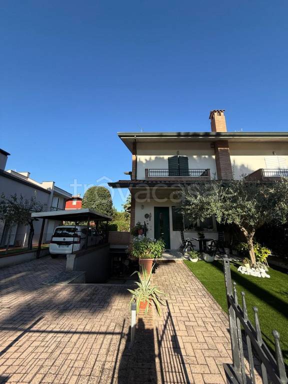 casa indipendente in vendita a Cervia