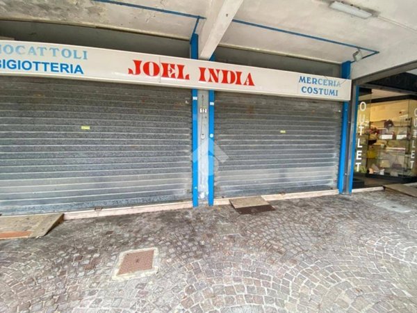 negozio in vendita a Cervia in zona Pinarella