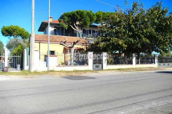 appartamento in vendita a Cervia in zona Pinarella