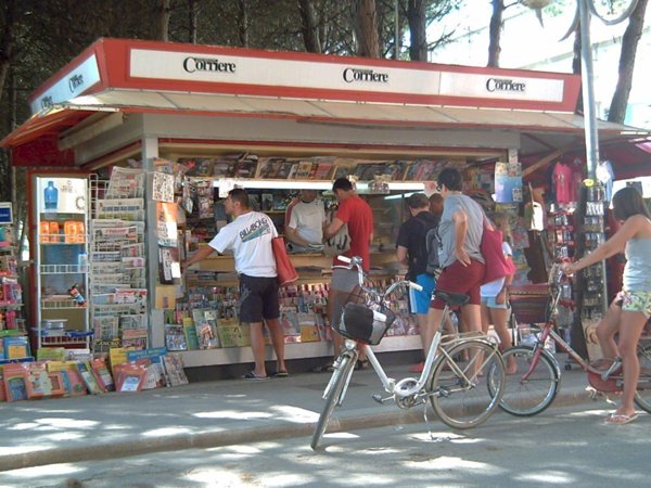 negozio in vendita a Cervia in zona Pinarella