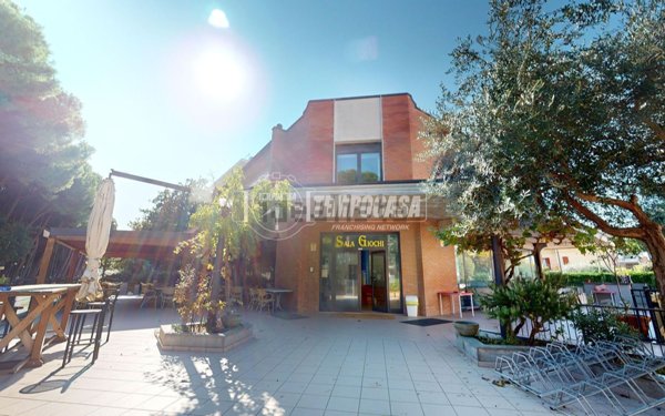 locale commerciale in vendita a Cervia in zona Pinarella