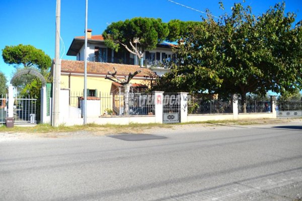casa indipendente in vendita a Cervia in zona Pinarella