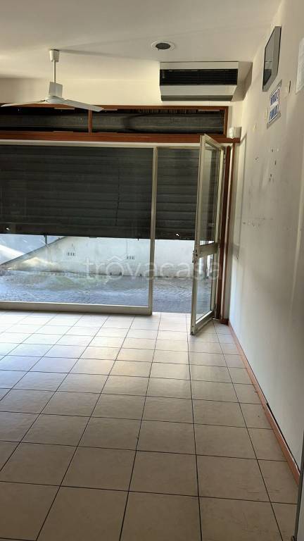 negozio in vendita a Cervia in zona Pinarella