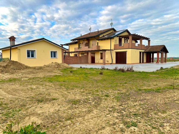 casa indipendente in vendita a Cervia in zona Pisignano