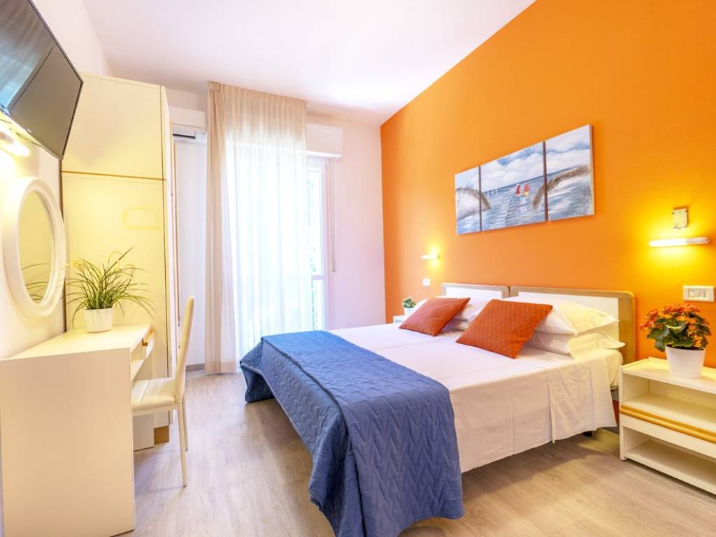 negozio in vendita a Cervia in zona Pinarella