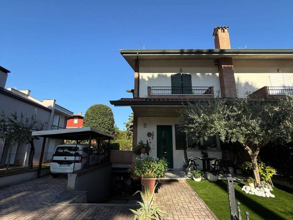 casa indipendente in vendita a Cervia