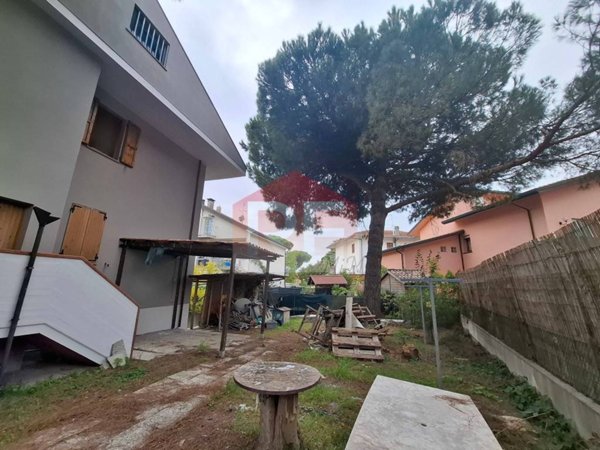 casa indipendente in vendita a Cervia in zona Terme