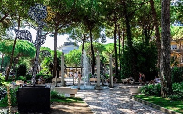 negozio in vendita a Cervia in zona Milano Marittima