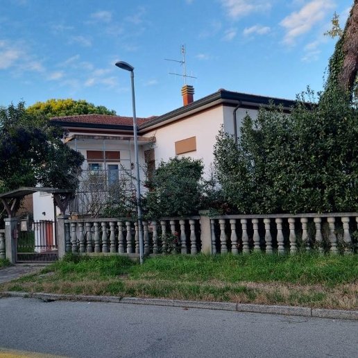 casa indipendente in vendita a Cervia