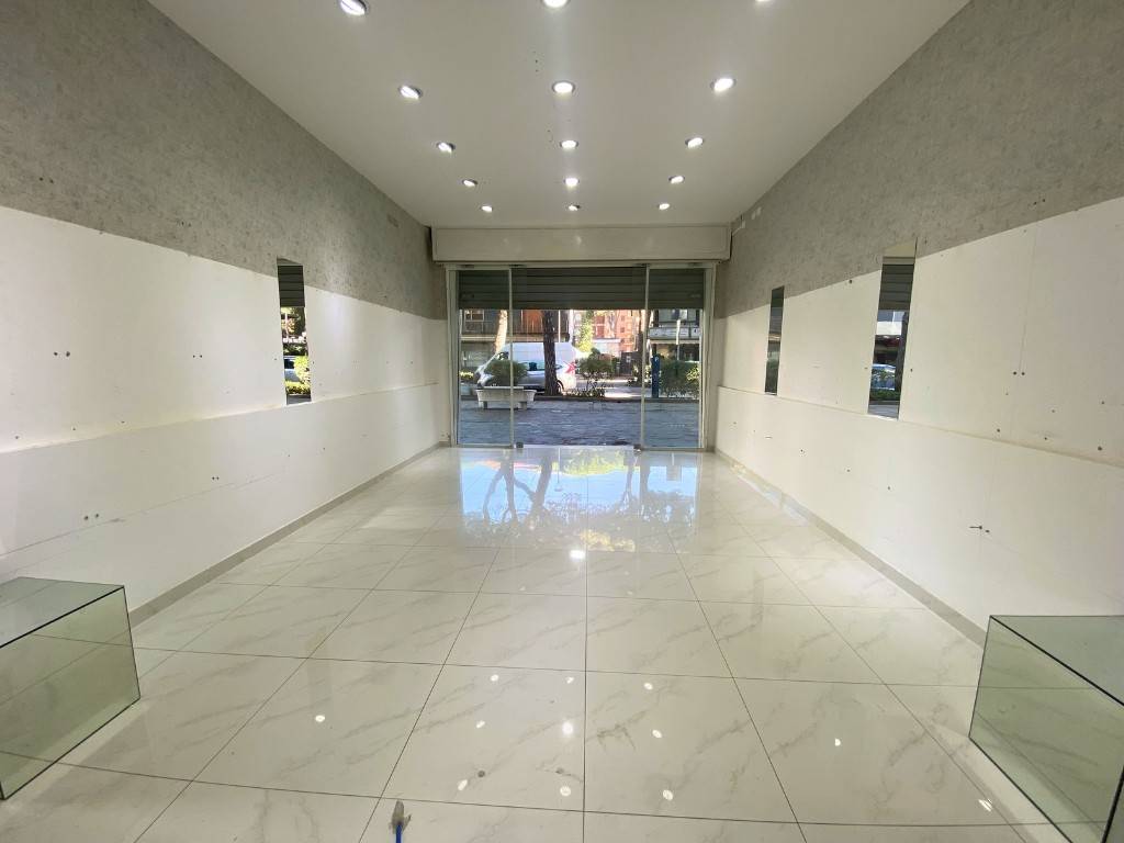 negozio in vendita a Cervia in zona Milano Marittima