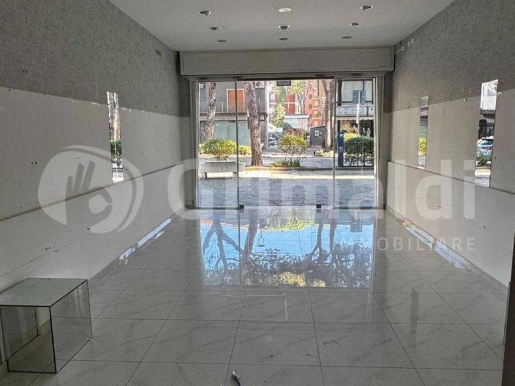 negozio in vendita a Cervia in zona Milano Marittima