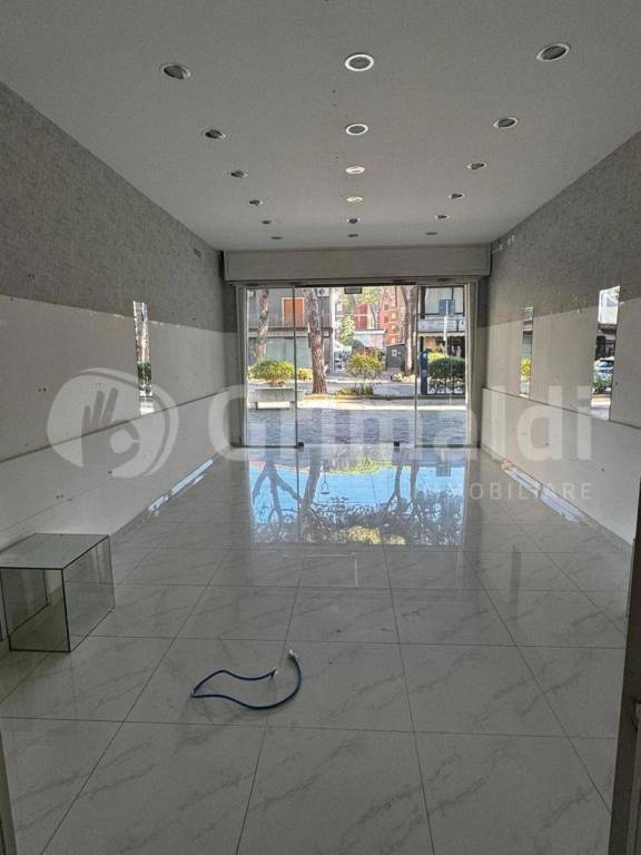 negozio in vendita a Cervia in zona Milano Marittima