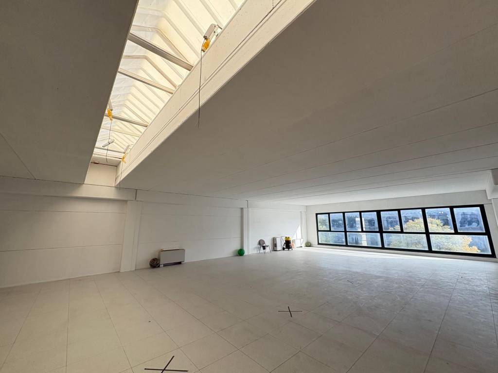 locale commerciale in vendita a Cervia