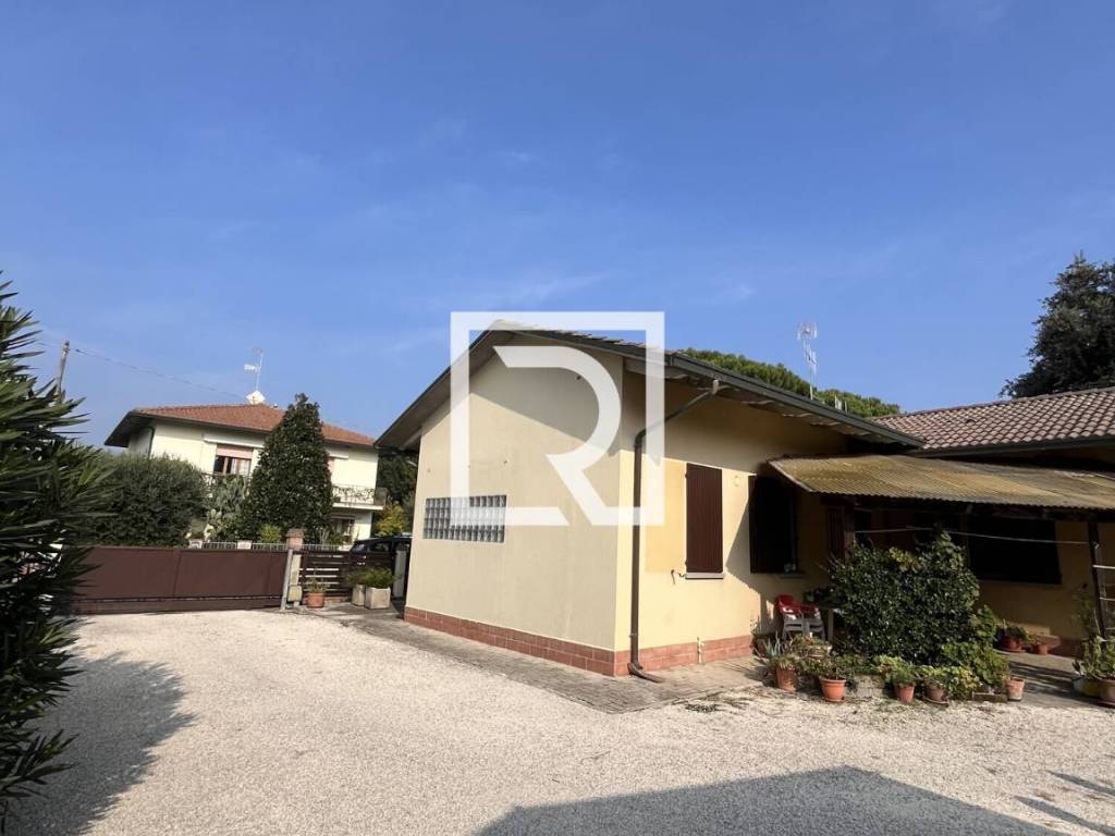 casa indipendente in vendita a Cervia in zona Villa Inferno