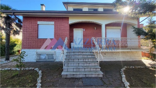 casa indipendente in vendita a Cervia in zona Pinarella