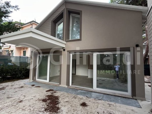 casa indipendente in vendita a Cervia in zona Milano Marittima