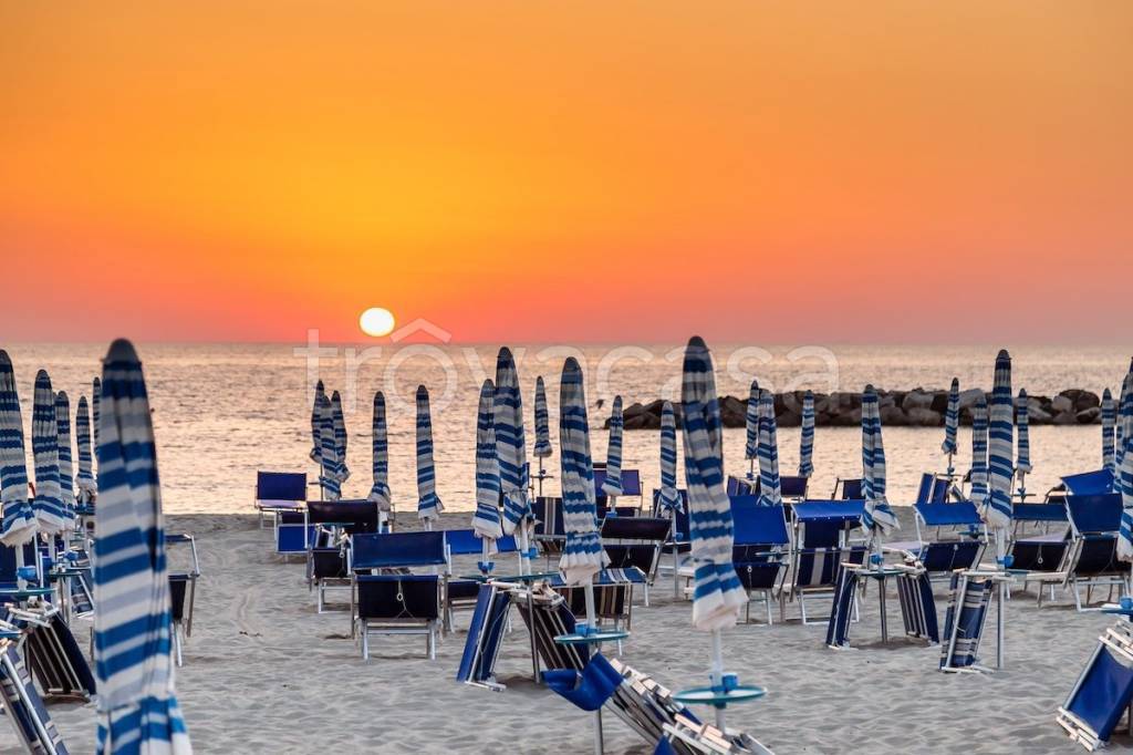 negozio in vendita a Cervia in zona Pinarella