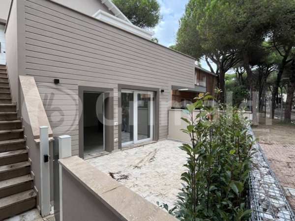 intera palazzina in vendita a Cervia in zona Milano Marittima