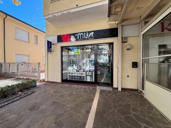locale commerciale in vendita a Cervia