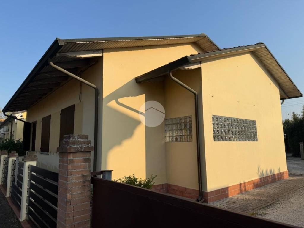 casa indipendente in vendita a Cervia in zona Villa Inferno