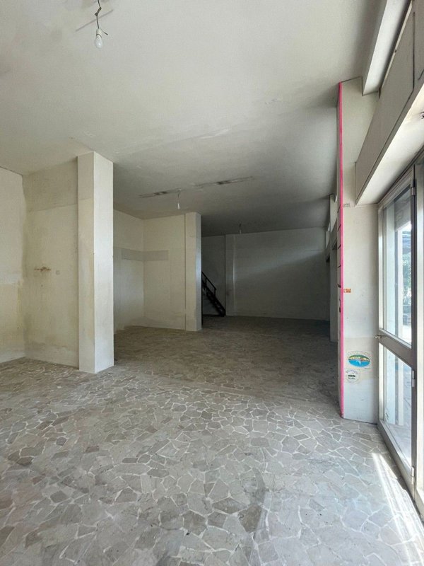 locale commerciale in vendita a Cervia
