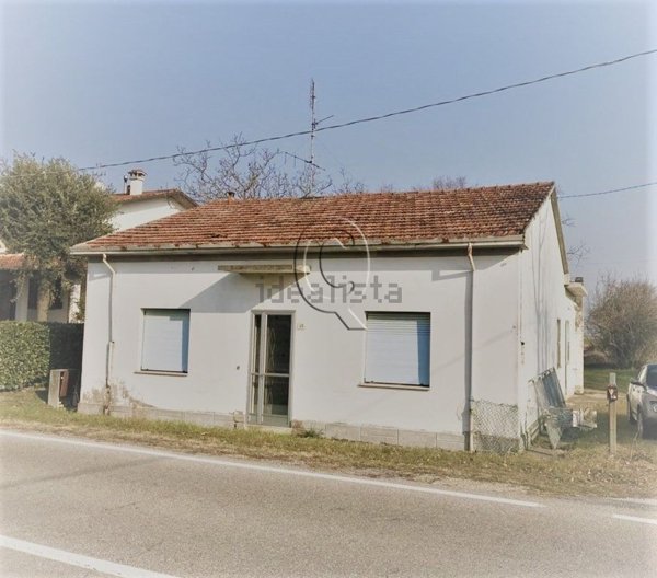 casa indipendente in vendita a Cervia in zona Pisignano