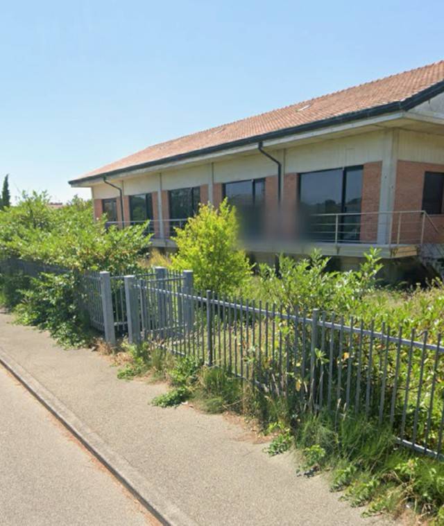 locale commerciale in vendita a Cervia in zona Pinarella
