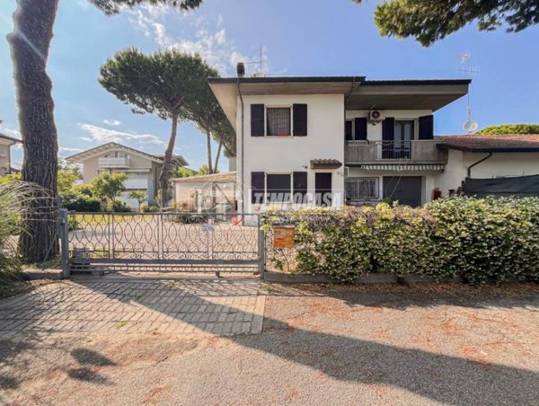 casa indipendente in vendita a Cervia in zona Pinarella
