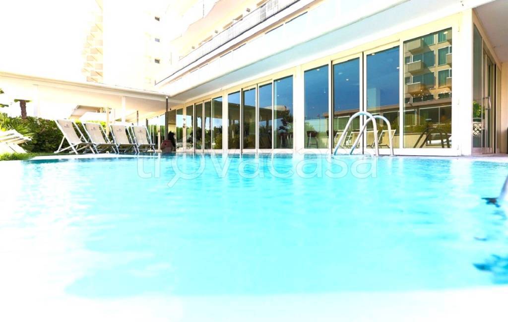 negozio in vendita a Cervia in zona Milano Marittima