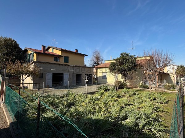 casa indipendente in vendita a Cervia