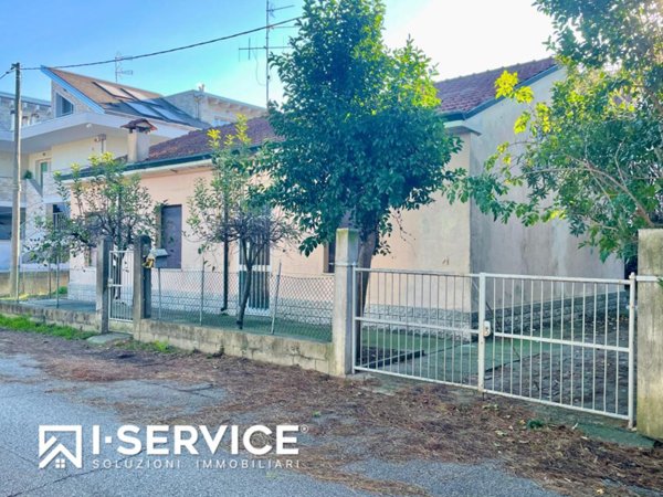 casa indipendente in vendita a Cervia in zona Milano Marittima