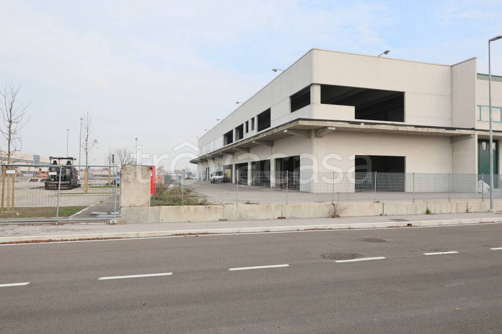 capannone in vendita a Cervia in zona Montaletto