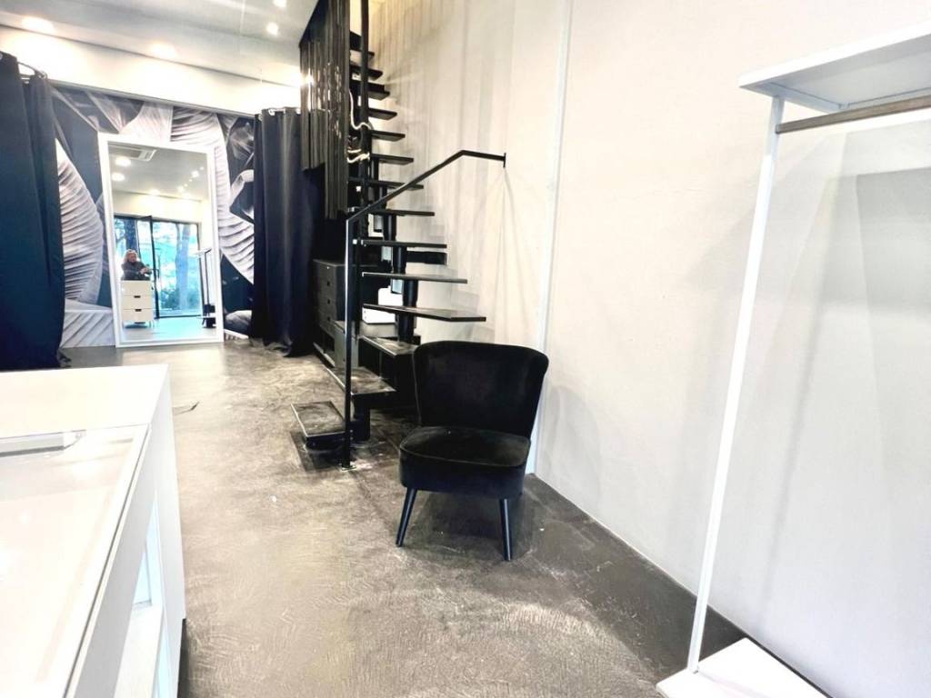 negozio in vendita a Cervia in zona Milano Marittima