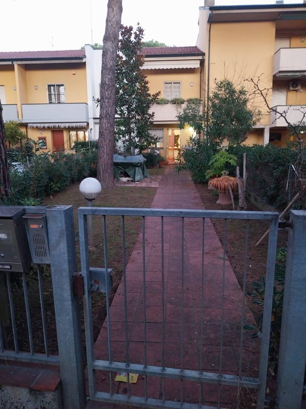 casa indipendente in vendita a Cervia in zona Pinarella
