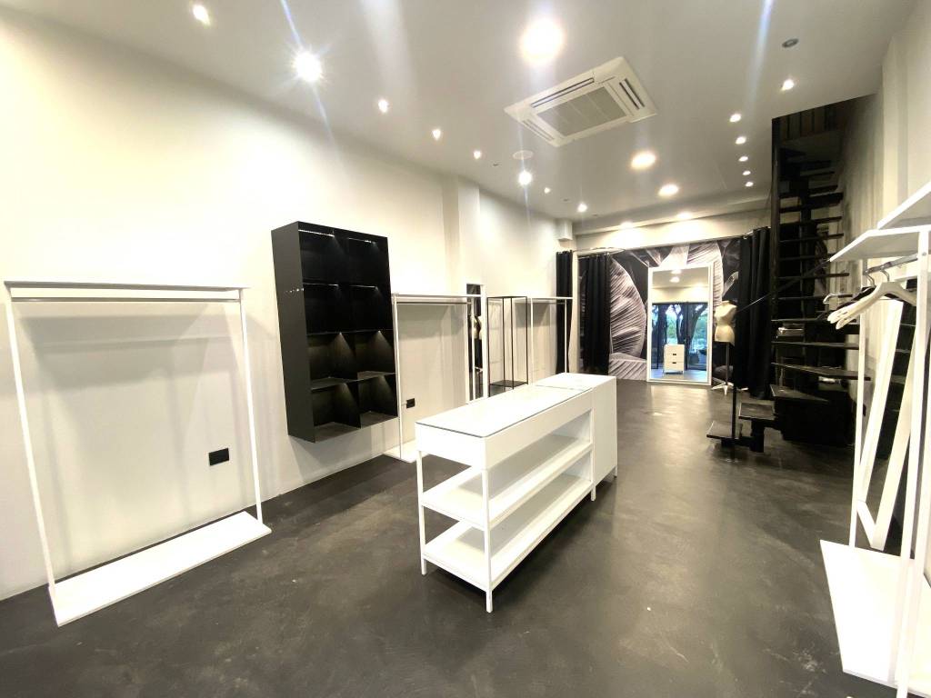 negozio in vendita a Cervia in zona Milano Marittima