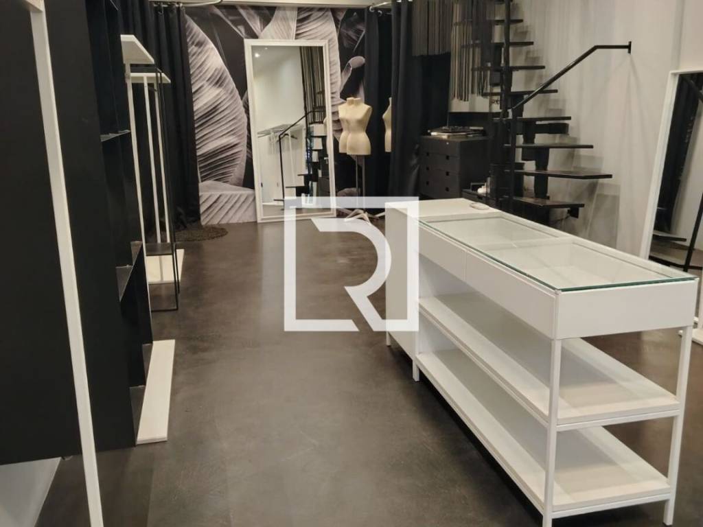 negozio in vendita a Cervia in zona Milano Marittima